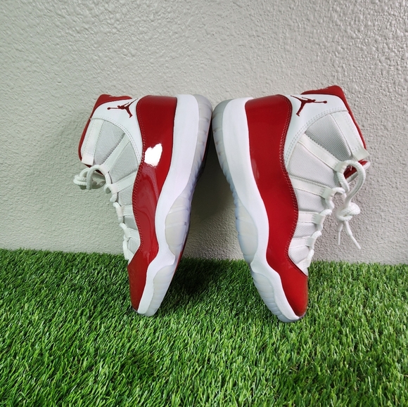 Air Jordan 11 Cherry Red Men's Size 10 - Picture 3 of 7